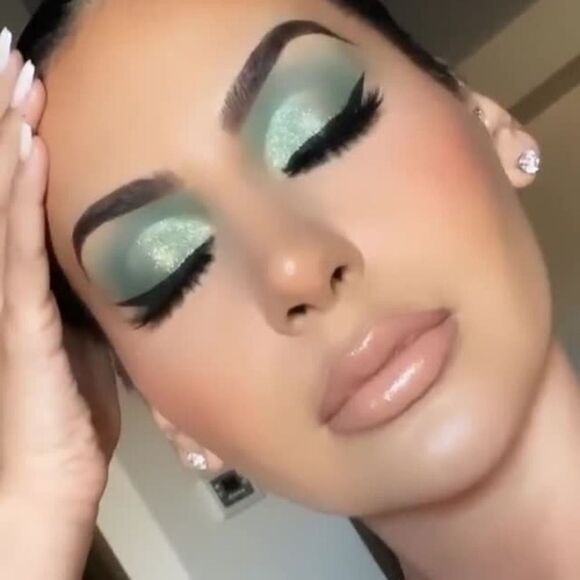 MAC Matte Eyeshadow - Shade Mint Condition - Picture 12 of 17